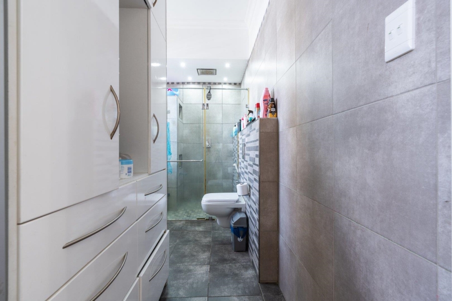 8 Bedroom Property for Sale in Walmer Estate Western Cape